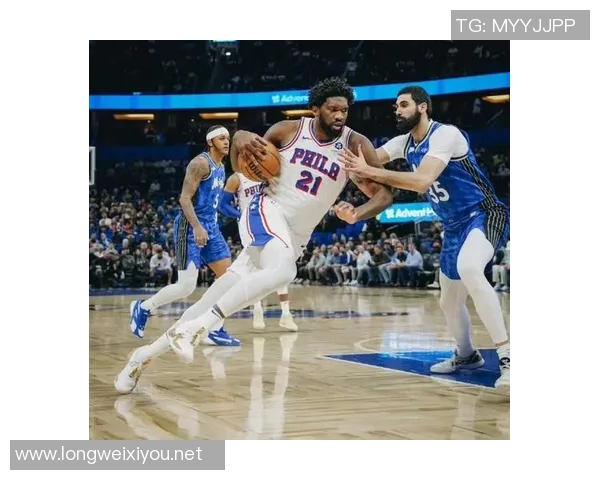 76人双星恩比德与马克西全力以赴备战新赛季训练场景曝光 76人双星恩比德与马克西全力以赴备战新赛季训练场景曝光