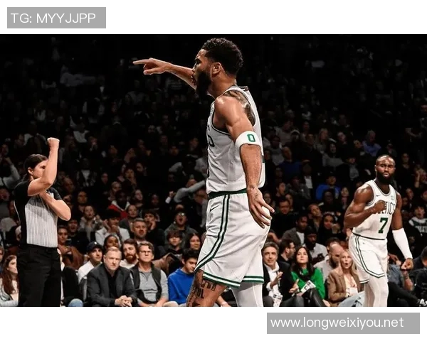 塔图姆火力全开砍下26分凯尔特人轻松战胜爵士队展现强大实力 塔图姆火力全开砍下26分凯尔特人轻松战胜爵士队展现强大实力