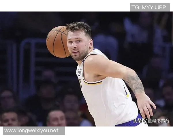 找回状态 东契奇追身三分打停掘金 找回状态 东契奇追身三分打停掘金