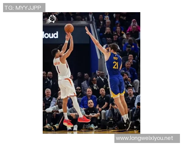 勇士vs太阳首发：库里大战布克，一人一城代表的PK